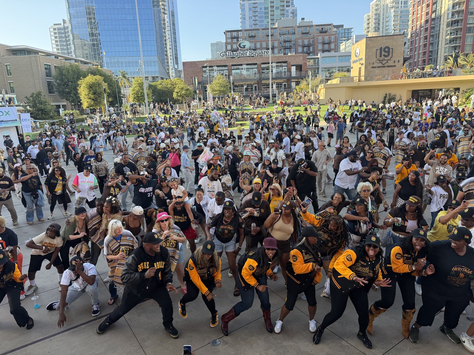 Large crowd dancing at African American Heritage Night